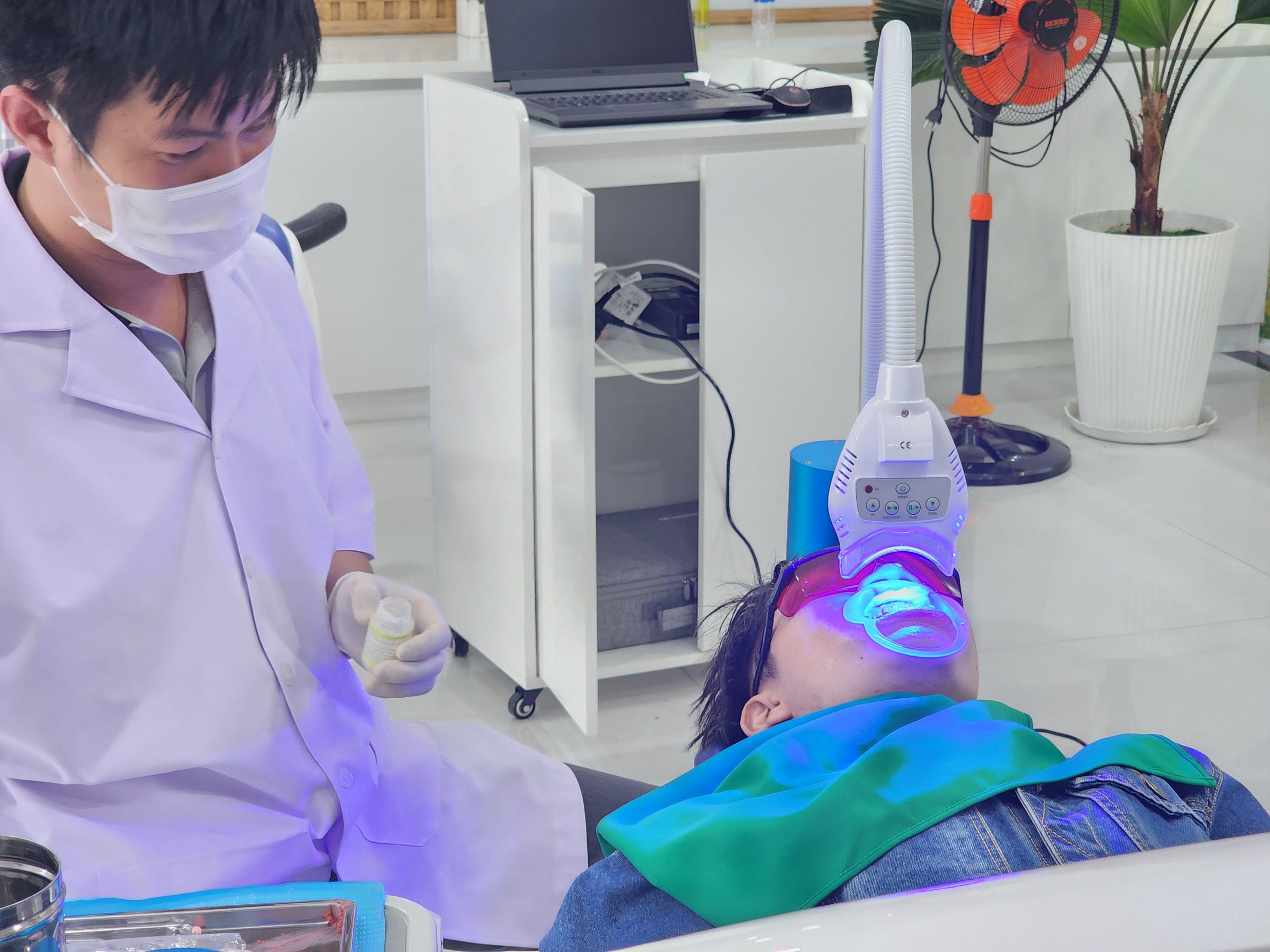 Tẩy trắng răng đèn Plasma tại Gia Lai